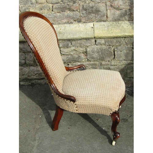 2206 - A Victorian mahogany framed spoonback drawing room chair