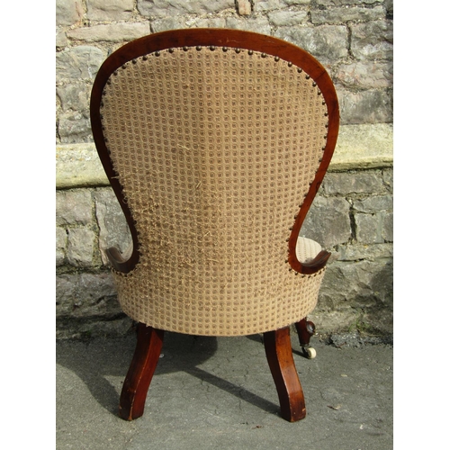 2206 - A Victorian mahogany framed spoonback drawing room chair