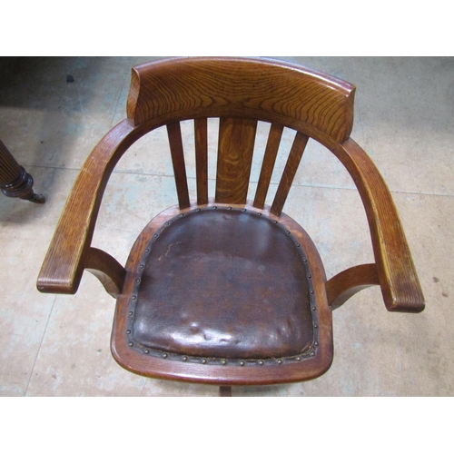 2210 - An early 20th century oak swivel office chair