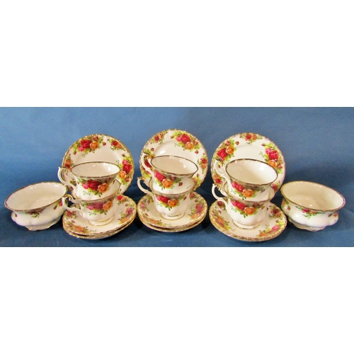 1014 - A mixed quantity of Royal Albert ‘Old Country Roses’ tea wares to include cups and saucers, sugar bo... 