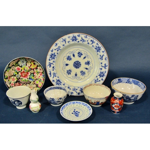 1038 - A collection of mostly Chinese porcelain and decorative arts to include a small Imari palette teapot... 