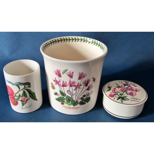 1101 - A quantity of Portmeirion Botanical Garden wares to include graduating cylindrical storage jars, bow... 