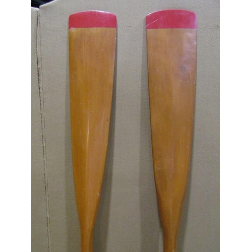 2160 - A vintage pair of wooden oars, 83cm high.