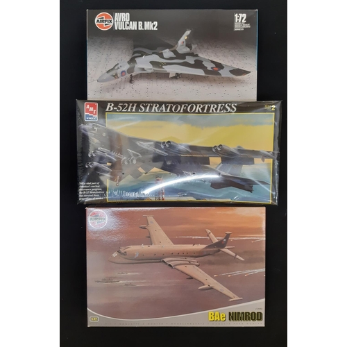 371 - 3 boxed model aircraft including Airfix Avro Vulcan and Bae Nimrod (both 1:72 scale) and a B52 Strat... 