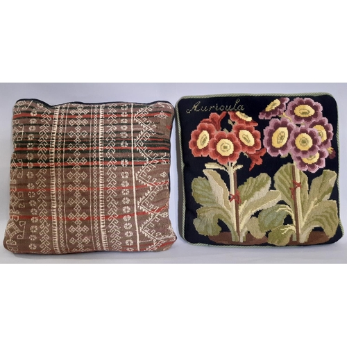 1750 - 6 cushions including a kelim type 43x43cm, 2 with needlepoint cover and 3 others (6)