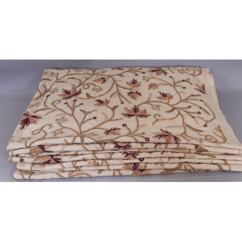 1759 - Crewel work fabric; approx 9m unused remnant, width 150cm, with woollen chain stitch embroidery on a... 