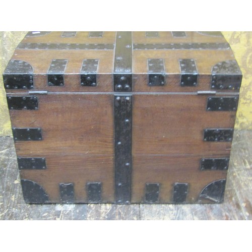 2708 - A good quality oak and steel banded silver chest, slightly smaller than usual standard, with domed l... 