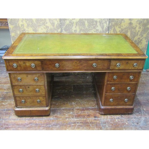 2654 - A good quality 19th century mahogany pedestal writing desk with nine drawers and green leather top w... 