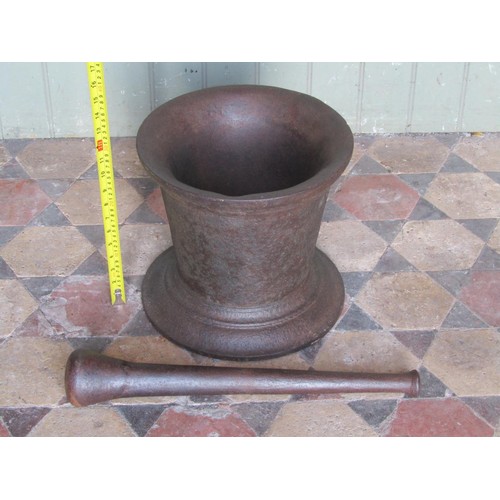 2104 - A large 18th century cast iron pestle and mortar (30cm high, 33cm diameter) (possibly maritime)