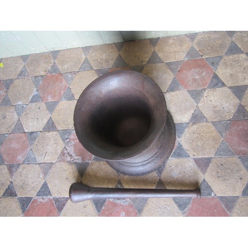 2104 - A large 18th century cast iron pestle and mortar (30cm high, 33cm diameter) (possibly maritime)