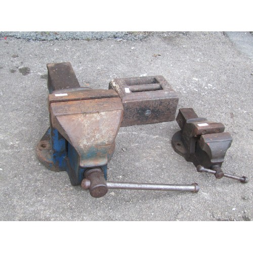 2112 - Two bench vices together with cast iron weight (3)