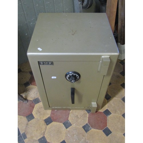 2134 - A S-M-P English-made combination safe, 63 cm high, 48 x 44 cm.