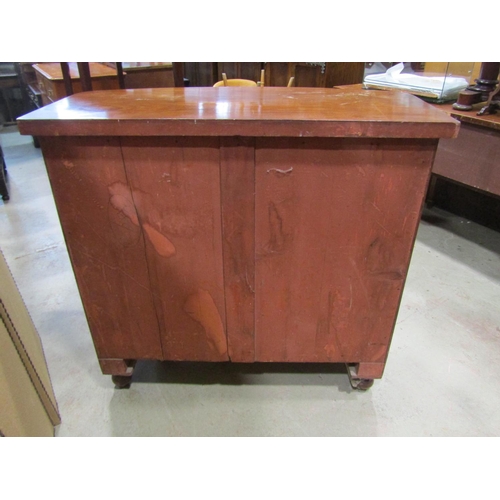 2289 - A good quality Victorian flamed mahogany bow fronted chest of two short and three long drawers, with... 