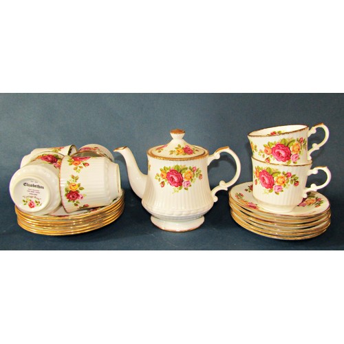 1022 - A mixed group of porcelain to include Elizabethan ‘Cottage Rose’ and Royal Albert ‘Old Country Roses... 