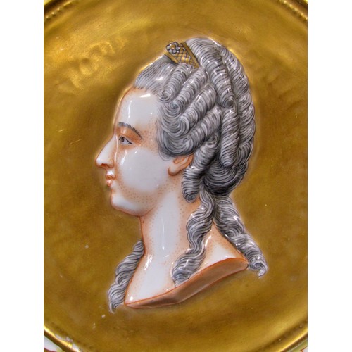 1031 - A Capodimonte portrait charger, possibly depicting Marie de Medici, within gilt field and borders in... 