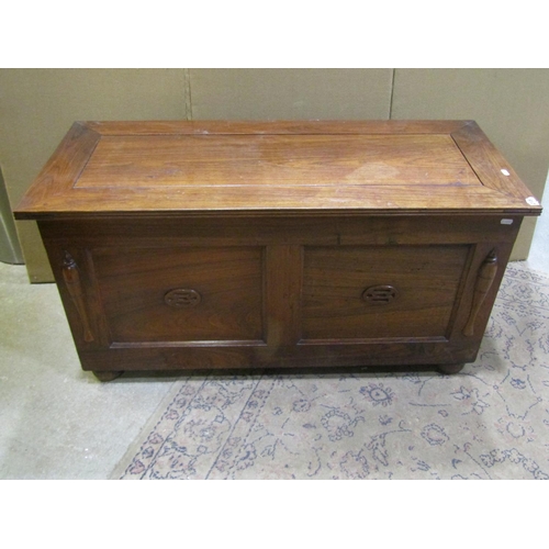 2181 - A good quality camphor wood coffer, with hinged cover revealing a divided interior, 53 cm high, 107 ... 