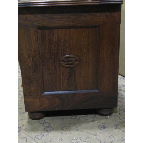 2181 - A good quality camphor wood coffer, with hinged cover revealing a divided interior, 53 cm high, 107 ... 