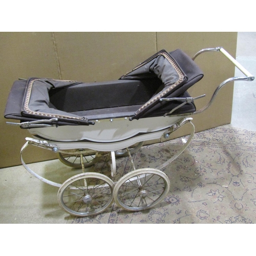 2182 - A vintage pram on spring frame