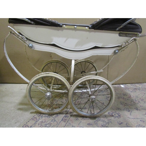 2182 - A vintage pram on spring frame