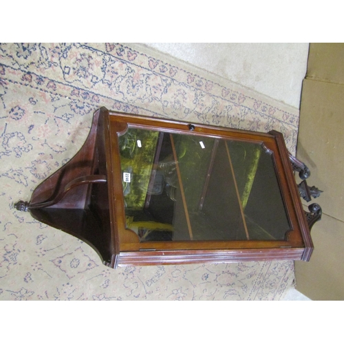 2246 - A good quality late Victorian / Edwardian mahogany wall hanging corner cabinet in the Chippendale st... 