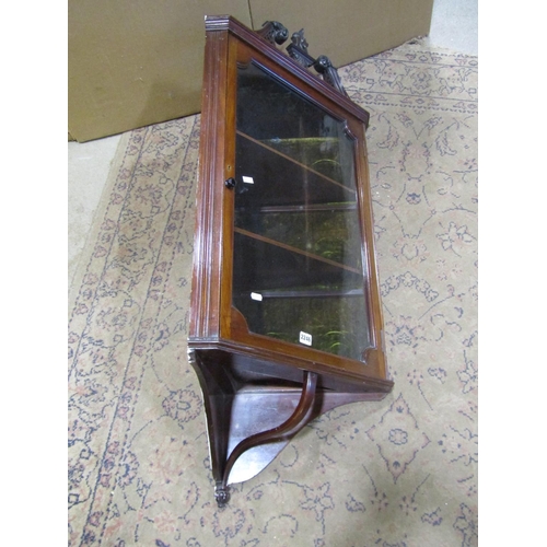 2246 - A good quality late Victorian / Edwardian mahogany wall hanging corner cabinet in the Chippendale st... 