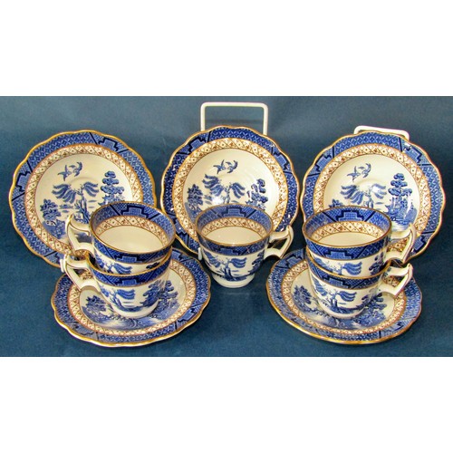 1099 - A mixed quantity of 19th century and later ceramics and porcelain to include blue and white printed ... 