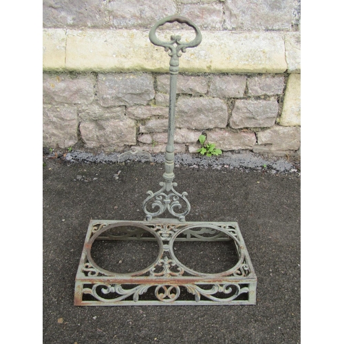 2035 - Three tall ornamental garden ironwork obelisks (49cm high) together with a scrolling painted plant s... 