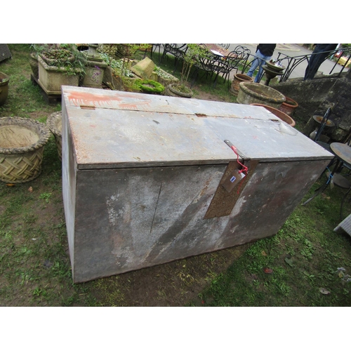 2062 - A large galvanised grain bin with hinged lid and two divisional interior, 175 cm long x 84 cm deep x... 