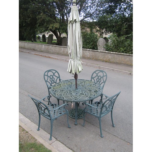 2084 - A green aluminium garden / patio table (123cm diameter) together with four matching chairs and assoc... 