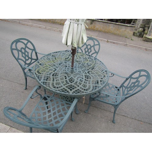 2084 - A green aluminium garden / patio table (123cm diameter) together with four matching chairs and assoc... 