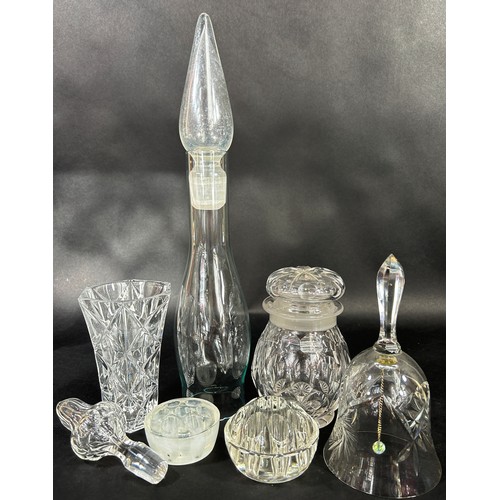 1146 - A quantity of glassware including Murano clowns 1960's decorative glass vessels etc