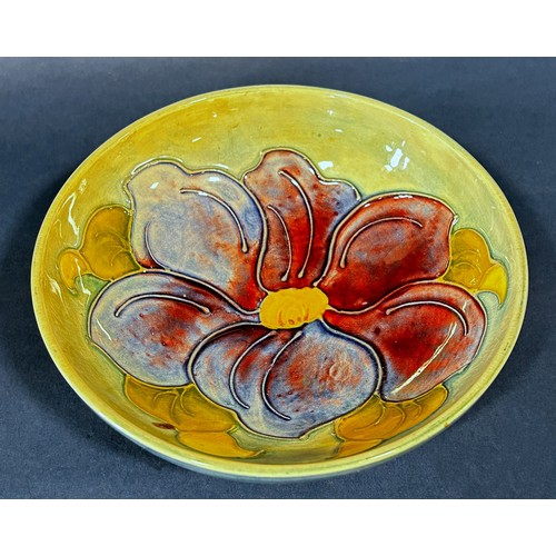 1025 - Moorcroft Anemone pattern dish on raised foot, 14cm diameter