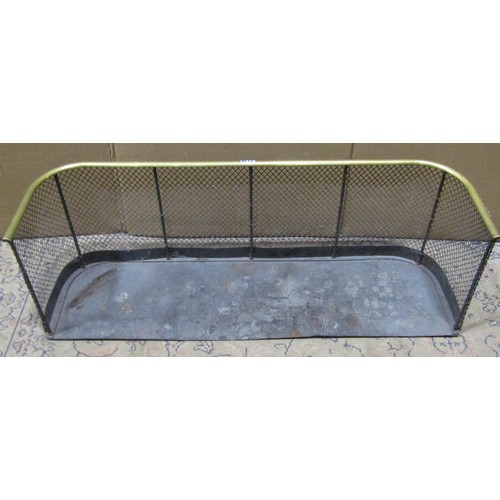 2238 - A 19th century wirework fire fender with polished brass rail, 92 cm wide x 30 cm high