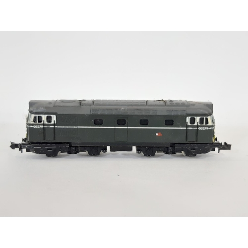 351 - Mixed lot of railway models including 0 gauge Hornby clockwork 0-4-0 train, Hornby tinplate station ... 