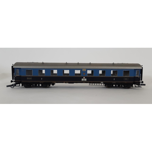 373 - Five HO gauge Karwendel Express coaches by Liliput in blue livery, a series of 5 nos  L334550/1/2/3/... 