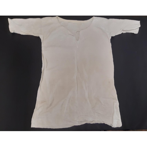 439 - A collection of good quality early 20th century garments in linen and white cotton, mainly French an... 