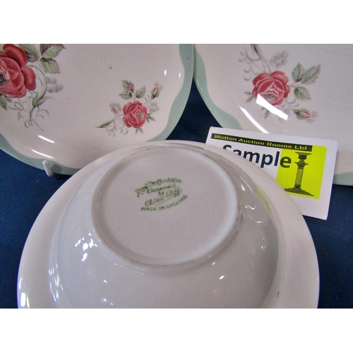 1086 - A mixed quantity of tea and dinner wares to include ‘Royal Staffordshire ceramics by Clarice Cliff’,... 