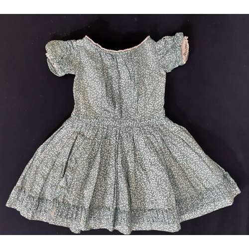 436 - Late 19th/ early 20th century textiles including a ladies silk bodice with pleated front panel, lace... 