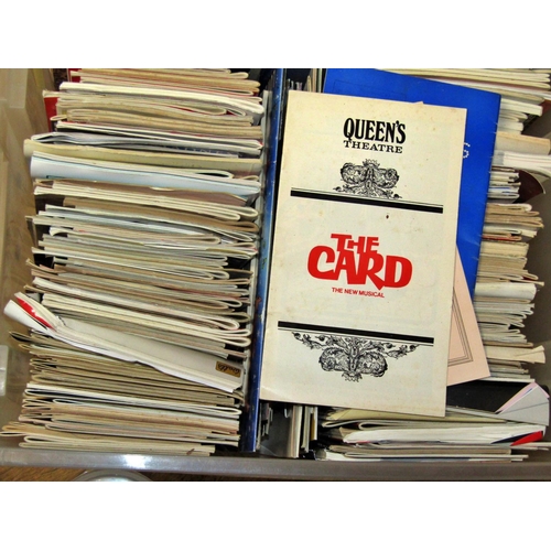 286 - Considerable collection of Royal Opera House programmes from 1970s & 1980s together with other theat... 