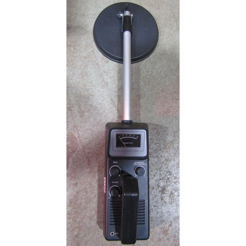 2186 - A Minelab EQX11 metal detector, together with a Micronta 3001 example (2)