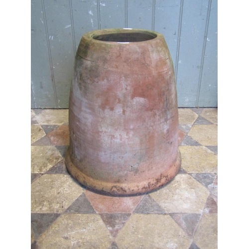 2086 - A weathered terracotta kale forcer (lacks lid) 38cm high