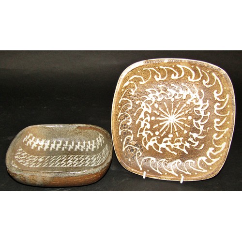 1078 - Studio pottery including a rectangular wall plaque, further vases, shaped dishes, etc (7)