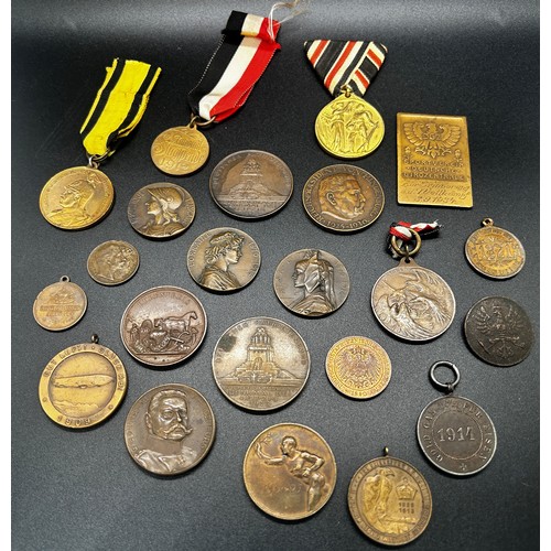 1795 - An interesting and wide ranging collection of commemorative coins and medallions, principally Imperi... 