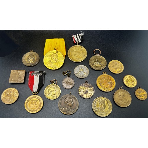 1795 - An interesting and wide ranging collection of commemorative coins and medallions, principally Imperi... 