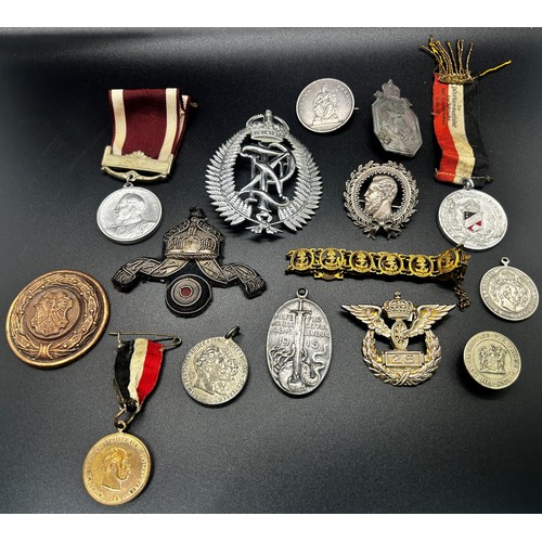 1814 - An interesting and wide ranging collection of Imperial German / Prussian and other military badges a... 