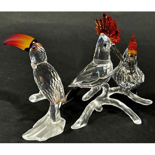 1114 - A pair of Swarovski crystal tropic bird figures, to include a toucan and hoopoes