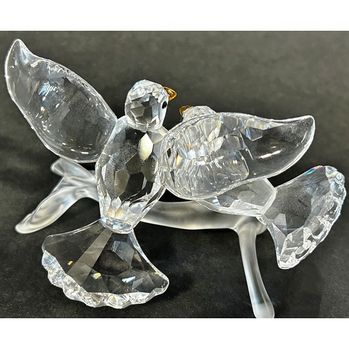 1122 - A lot of Swarovski crystal British birds to include a puffin, doves and kingfishers