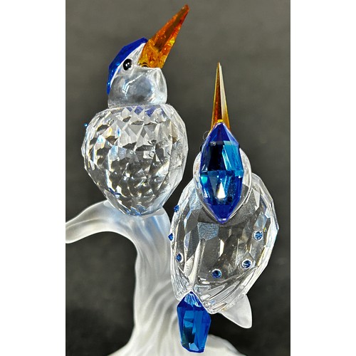 1122 - A lot of Swarovski crystal British birds to include a puffin, doves and kingfishers