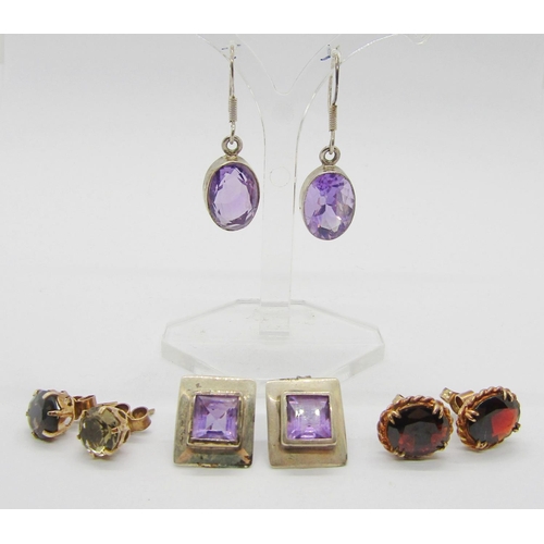 1364 - Two pairs of 9ct gem set stud earrings; a garnet and a citrine pair, together with a group of silver... 