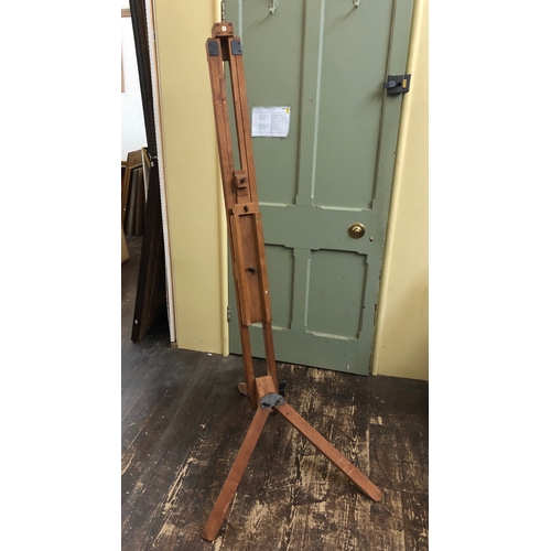 139 - 20th century Winsor & Newton foldable beechwood artists easel, height approx. 158 (not extended)